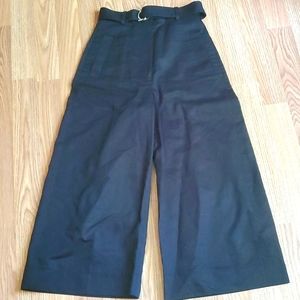 & Other Stories cropped pants. Black